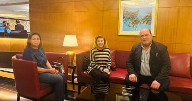نقيب الفنانين العراقيين يطمئن على إلهام شاهين وهالة سرحان بعد تعذر رجعوهما لمصر إلهام شاهين وهالة سرحان مع جبار جودى