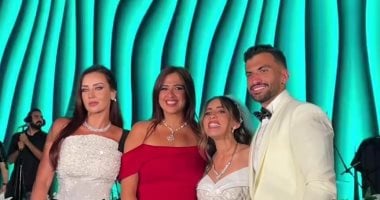 ياسمين عبد العزيز ومنة شلبى ومحمد حماقى فى حفل زفاف منة القيعي (صور) ياسمين عبد العزيز في فرح منة القيعي ويوسف حشيش
