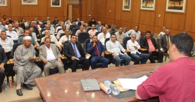 مدير تعليم سوهاج يبحث الاستعداد لامتحانات الثانوية العامة