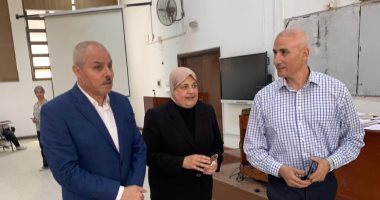 رئيس جامعة قناة السويس يتفقد امتحانات كلية العلوم 