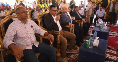 وزير الإسكان يتابع مع محافظ كفر الشيخ سير العمل بمشروعات مياه الشرب والصرف الصحى