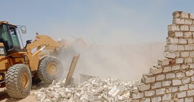 إزالة 11 حالة تعد فى إسنا بالأقصر واسترداد 36 أخرى غير مستوفية شروط التقنين