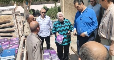 توزيع كتيبات المفاهيم على اللجان استعدادا لامتحانات الثانوية 2025 توزيع كتيبات المفاهيم على اللجان