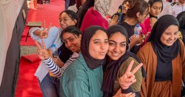 امتحانات الثانوية العامة 2025.. سهولة وبساطة بأسئلة الدين والوطنية.. لا شكاوى من الامتحان.. طلاب: الاختبار فى مستوى الجميع.. صفحات الغش تنشر أجزاء الامتحان.. وزارة التعليم: حالة انضباط كاملة فى اللجان.. صور فرحة طلاب الثانوية العامة