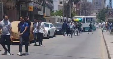 فرحة طلاب الثانوية العامة بعد انتهاء أول أيام الامتحانات بالمنيا.. فيديو