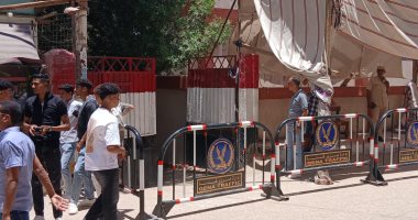 فرحة وارتياح.. انتهاء أول أيام امتحانات الثانوية العامة فى قنا "فيديو"
