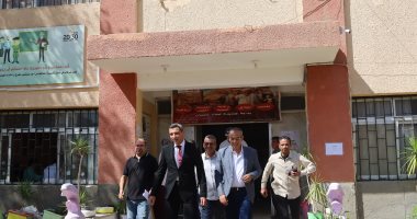 محافظ السويس: تقديم كل التسهيلات والالتزام بانضباط لجان الثانوية العامة جانب من التفقد