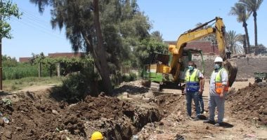 "حياة كريمة" تغيّر وجه الحياة فى قرية بنى عدى ببنى سويف.. مشروعات تنموية شاملة لخدمة أكثر من 58 ألف مواطن.. مجمعات خدمية وزراعية ومد شبكات المياه وتطبين الترع وإنشاء مركز طب أسرة لتقديم خدمات صحية متكاملة.. صور مد شبكات المياه داخل القرية