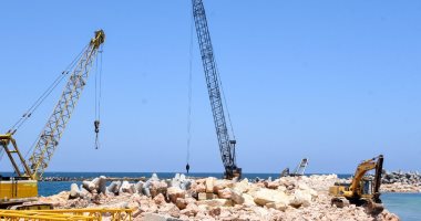 الإسكندرية على مشارف حل أزمتها المرورية.. توسعة الكورنيش من المنتزة حتى السرايا.. تقدم أعمال كوبرى محمد نجيب.. ومحور السادات يحل الاختناقات المرورية شرقا ويربط الطريق الساحلى بمحور المحمودية.. صور اعمال التوسعه والحماية البحرية