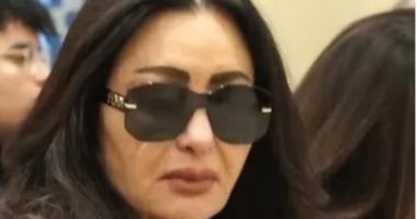 لطيفة تعلق العمل على ألبومها الجديد بسبب رحيل شقيقها