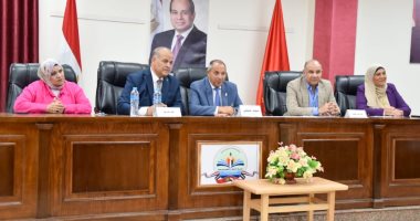 محافظ بورسعيد يتفقد غرفة العمليات لمتابعة انتظام سير الامتحانات