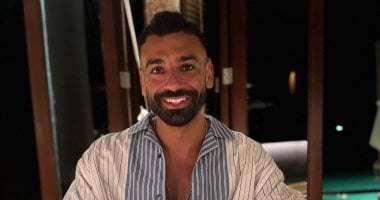 محمد صلاح يحتفل بعيد ميلاده الـ33 بـ"ميني تورتة" محمد صلاح