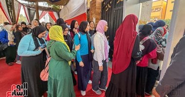 طلاب الثانوية العامة يبدأون امتحان الدين وتشديد على منع الغش.. صور طلاب