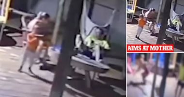 كاميرا توثق قتل طفل برازيلي لوالدته بالخطأ أثناء اللعب بمسدس والده.. فيديو صبى يقتل والدته بالخطأ