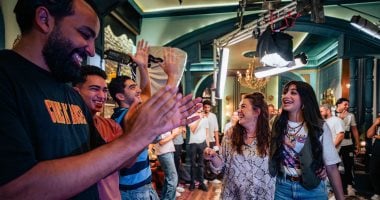 احتفال فريق عمل مسلسل ابن النصابة بعيد ميلاد ياسمينا العبد