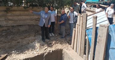 نائب محافظ الجيزة يتابع إصلاح هبوط الصرف الصحى بمنطقة العطور فى الحوامدية.. صور الشهابى يتابع أعمال إصلاح هبوط الصرف الصحى فى الحوامدية