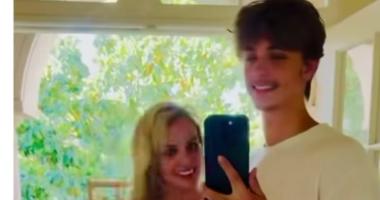 عمره 17 سنة وأطول منها.. بريتني سبيرز تشارك الجمهور صورة مع ابنها بريتني سبيرز وابنها