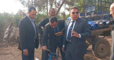 محافظ الدقهلية يفاجئ سيارات أنابيب البوتاجاز فى دكرنس للتأكد من الوزن.. صور محافظ الدقهلية يستوقف سيارات أنابيب بوتاجاز في مركز دكرنس