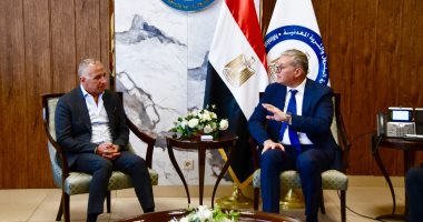 وزير البترول يبحث مع مجموعة السويدى إليكتريك تعزيز التعاون المشترك جانب من اللقاء