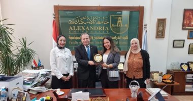 كلية العلوم السياسية بالإسكندرية تكرم خريجيها من الملحقين الدبلوماسيين الجدد