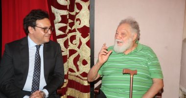 وزير الثقافة يشهد بروفات "الملك لير" للنجم يحيى الفخرانى على المسرح القومى