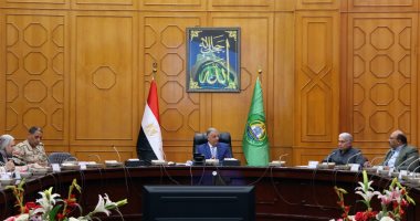 محافظ الإسماعيلية يناقش مطالب الأهالى بخصوص مياه الشرب بالمراكز والمدن