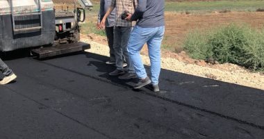 تنفيذ 90% من رصف طريق جميزة بنى عمرو بمركز ديرب نجم