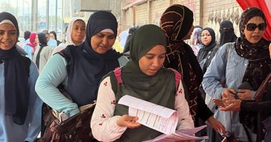 طلاب الثانوية العامة يبدأون امتحانى اللغة الثانية والاقتصاد دخول طلاب الثانوية العامة
