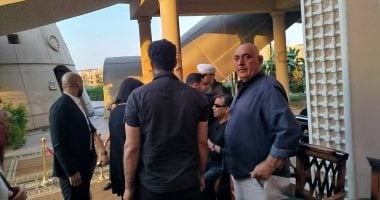الموسيقار صلاح الشرنوبى يستقبل العزاء فى نجله محمد بمسجد الشرطة بالشيخ زايد الموسيقار صلاح الشرنوبي يستقبل العزاء