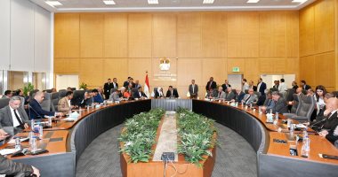 وزير الإسكان يعقد اجتماعه الدوري مع عدد من أعضاء مجلسي "النواب والشيوخ"