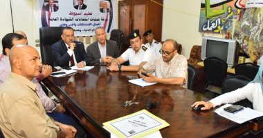 محافظ أسيوط يطمئن على الحالة الصحية للمراقبين المصابين فى حادث الميكروباص
