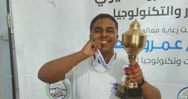 الطفل العبقرى.. عبد الرحمن محمد من مدمن ألعاب فيديو إلى مبتكر صغير.. ابتكر سيارة زراعية لقياس جفاف التربة وترشيد استهلاك مياه الرى.. وطور عصا المكفوفين والمسنين بحساس للوقاية من العوائق والحريق.. صور وفيديو فرحة الطفل بعد فوزه بالمسابقة