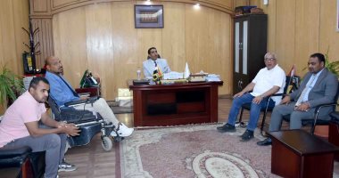 نائب محافظ الأقصر يناقش خطط الجهات الحكومية لدعم ذوى الهمم