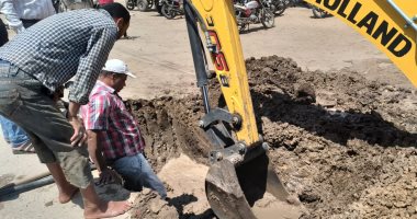 إصلاح كسر مفاجئ بخط المياه الرئيسى بقرية محلة موسى بكفر الشيخ