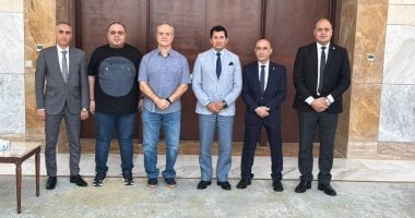 وزير الرياضة يلتقي رئيس اتحاد رفع الأثقال والمدير الفني الجديد للمنتخب وزير الرياضة مع اتحاد رفع الاثقال