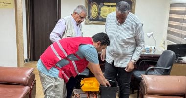 الهلال الأحمر المصرى يزود مستفيدين فى العريش بحقائب صيانة لدعم مواجهة الأزمات جانب من الحقائب المسلمة