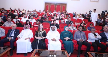 القضايا الإنسانية في قصائد أمسية بين الشعر (صور) خلال الأمسية الشعرية