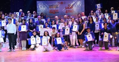 قصور الثقافة تحتفى بالفائزين بمسابقتى"مصر ترسم" و"مصر تقرأ" على مسرح السامر الفائزين بمسابقتى مصر ترسم ومصر تقرأ
