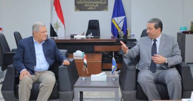 محافظ دمياط يستقبل رئيس الشركة القابضة لمياه الشرب والصرف الصحى جانب من اللقاء