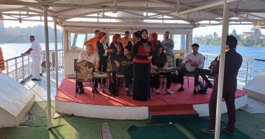 محافظ أسيوط ينظم رحلة نيلية ترفيهية للطلاب الهنود