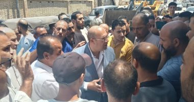 نائب محافظ الجيزة يستمع لشكاوى الباعة خلال جولة فى مدينة البدرشين نائب محافظ الجيزة