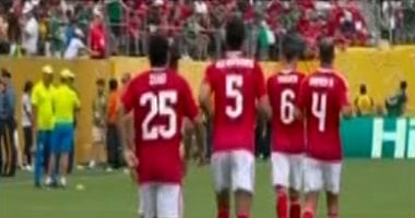 لاعبو الأهلي وبالميراس يجرون عمليات الإحماء مجدداً استعدادا لاستئناف المباراة الأهلي وبالميراس