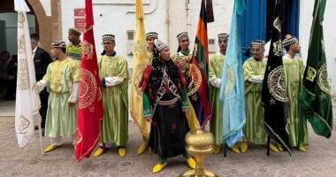 بدء عروض الشارع فى مهرجان كناوة بمدينة الصويرة المغربية مهرجان كناوة