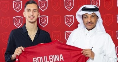 رسميًا.. الدحيل القطري يتعاقد مع الجزائري عادل بولبينة ويقطع الطريق على الزمالك عادل بولبينة