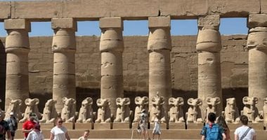 "البالون الطائر" متعة السياحة على أرض مصر.. أفواج من كافة بلدان العالم تحلق فوق سماء الأقصر فجراً لمشاهدة المعالم الآثرية والسياحية.. دول أوروبا الأكثر حضورا ومعابد الكرنك الأعلى مشاهدة.. صور معبد الأقصر