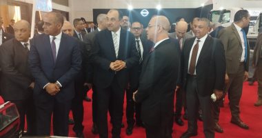 وزير قطاع الأعمال يزور أجنحة معرض النقل 2025 ويشيد بـ«النصر للسيارات»