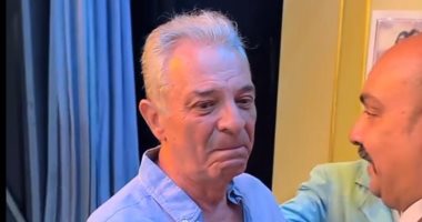 مخرج "الأرتيست" بعد بكاء محمود حميدة: سعيد بتأثره ووصفه للعرض كأفضل ما شاهده