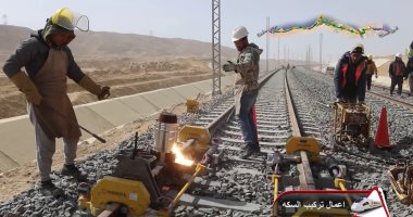 حصاد الوزارات.. شاهد تركيب القضبان على كبارى ومسار الخط الأول للقطار السريع جانب من الاعمال
