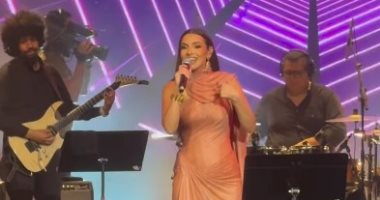 كارمن سليمان تحيى حفل مهرجان موازين وتعانق العلم المغربى.. صور كارمن سليمان