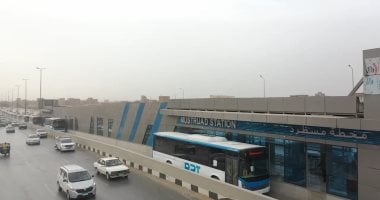 الأتوبيس الترددى يواجه عشوائية الميكروباص على الدائرى.. المحطات بوسط الطريق وتربط مع مواقف سيرفيس وساحات انتظار.. أبلكيشن موبايل لحجز التذاكر ومواعيد ثابته للوصول وأسعار التذاكر فى المتناول الأتوبيس الترددى